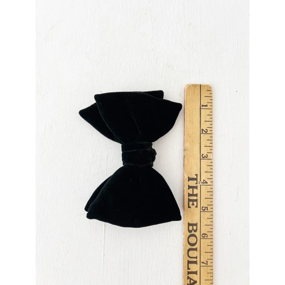 Vintage 1960s Bow Tie Black‎ Velvet Clip On Formal Accessory